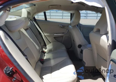 2012 Volvo S60 T6 z USA, uszkodzony, nr VIN YV1902FH4C2057739